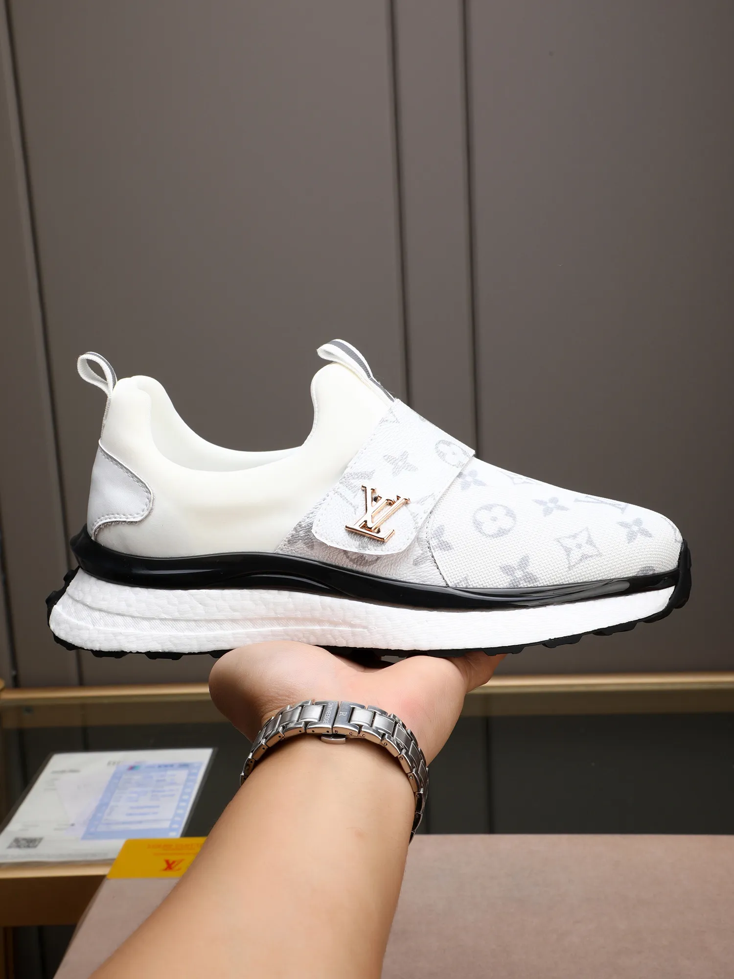 🪐🪐🪐Men's Shoes💰460💰[LV] A top fashion brand, a men's shoe that can handle various styles. The upper is made of a variety of materials, and the lining is imported mesh, which is sweat-absorbent and comfortable. The popcorn outsole design is the top priority - light and comfortable. Extremely testing process requirements: two colors available: 38-44 (customized at 45)